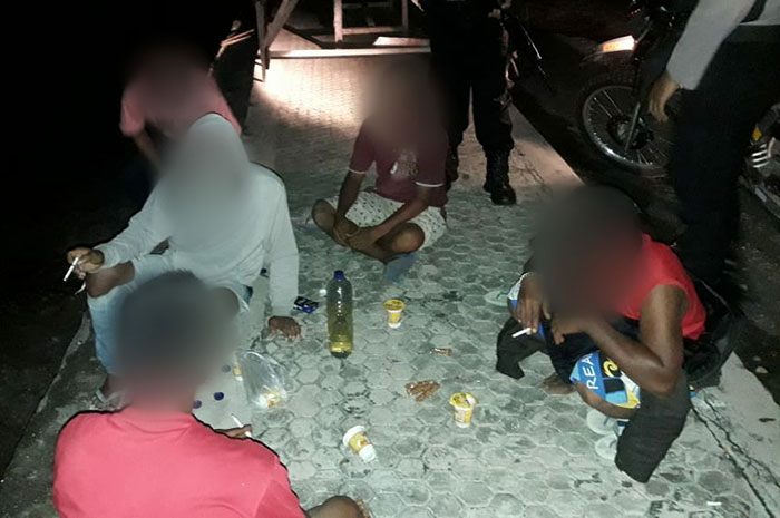 <p>Foto: Pemuda pesta Miras di Banggai, Sulawesi Tengah. Jumat malam 12 Maret 2021.</p>
