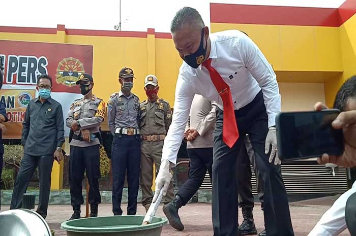 <p>Foto: Polres Palu Musnahkan Sabu Seberat 19 Kg, di Mako Polres Palu, Senin 21 Desember 2020.</p>

