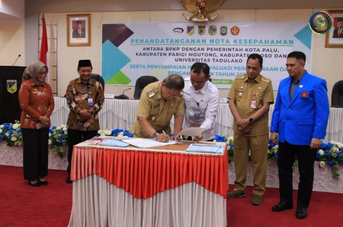 <p>Keterangan Foto : Penandatangan MoU pengawasan pengelolaan anggaran tahun 2023, (Foto/Sub. Dokumentasi Pimpinan Bagian Prokopim)</p>

