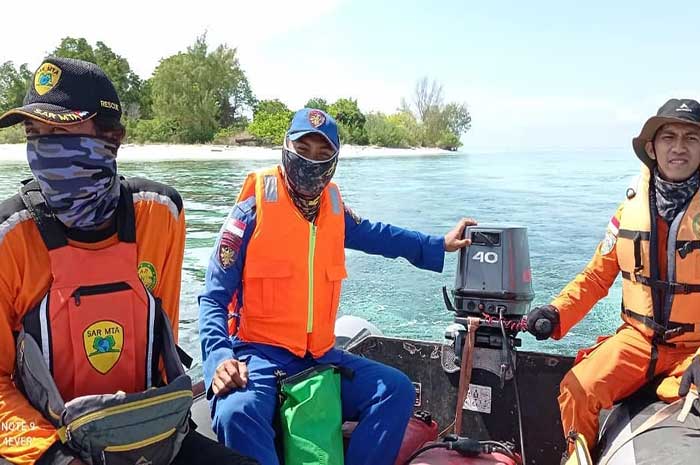 <p>Foto: Tim SAR mencari nelayan asal Tomini yang hilang.</p>
