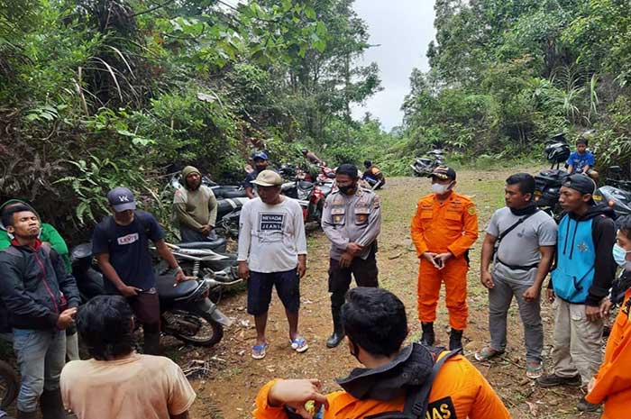<p>Foto: Pencarian Petani Getah Damar Hilang di Hutan Banggai, Minggu 7 Februari 2021.</p>
