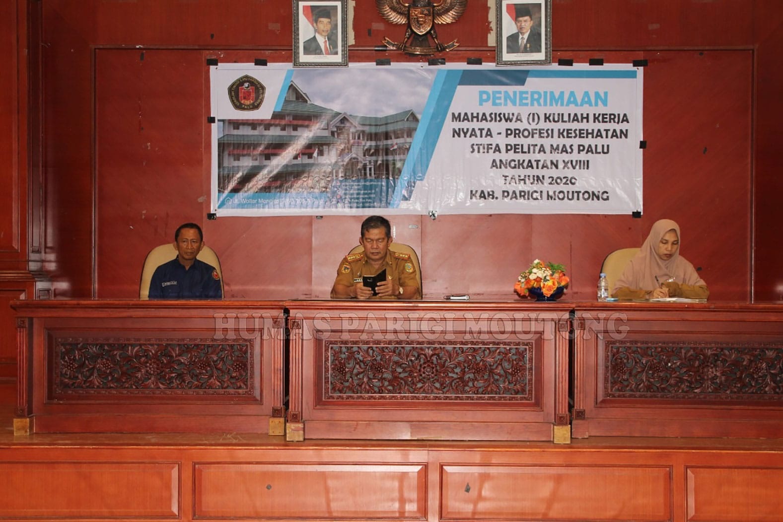 <p>Penerimaan Mahasiswa KKN STIFA Palu- Pemda Minta peran optimal mahasiswa KKN STIFA edukasi warga terkait kesehatan untuk cegah stunting. Kegiatan berlangsung di aula Kantor Bupati Parimo, Senin, 13 Januari 2020. HumasFoto/Sidik</p>
