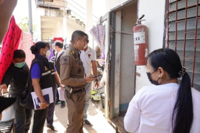 <p>Keterangan Foto: penyelidikan di pabrik pakaian yang ada di Thailand, (Foto:/Instagram/Thaipolice)</p>
