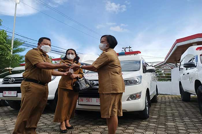 <p>Foto: Penyerahan Bantuan Mobil Operasional Puskesmas</p>
