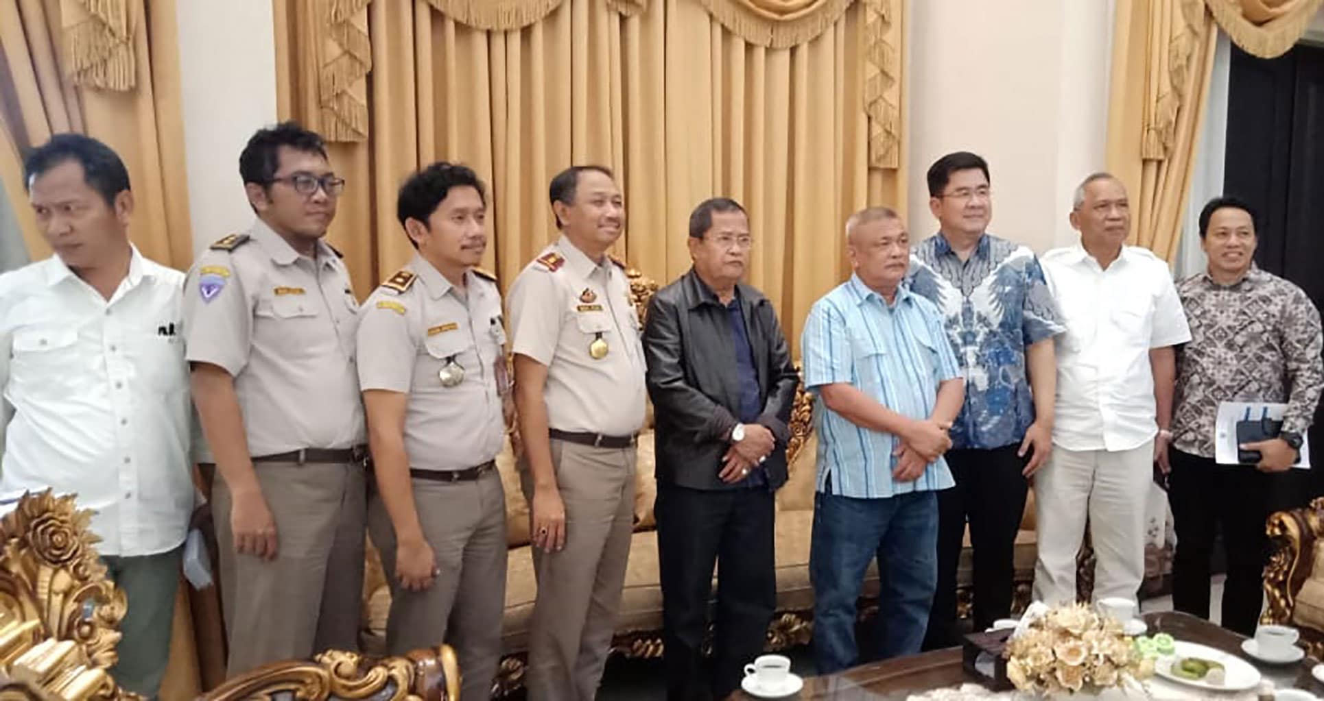 <p>Ket foto: (Koordinasi pengembangan usaha walet- PT. FKS, Badan Karantina Pertanian Palu, Perwakilan Kementan, Bupati Parimo berkoordinasi terkait pengembangan usaha walet. Bertempat di Rujab Bupati Parigi Moutong, Senin 24 Februari 2020. GemasulawesiFoto/MuhammadRafii)  </p>
