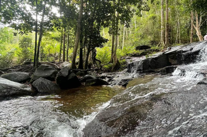 <p>Ket foto: Rekomendasi wisata di Kalimantan Barat, Riam Ensiling cocok untuk refreshing (Foto/Instagram/aci_diaz)</p>
