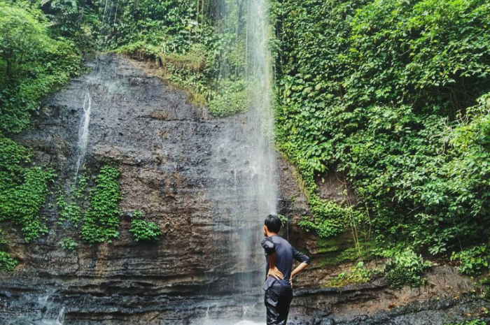 <p>Ket foto: Menikmati pesona wisata Air Terjun Jurang Nganten Jepara yang cantik (Foto/Instagram/yref.bh)</p>
