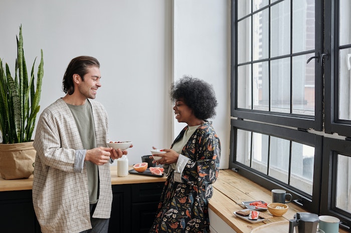 <p>Ket Foto: Ilustrasi me time dengan pasangan yang sering dilupakan (Foto/pexels/Jack Sparrow)</p>

