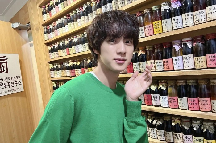<p>Ket Foto: Jin BTS, idol top Korsel yang memiliki zodiak Sagitarius (Foto/Instagram/jin)</p>