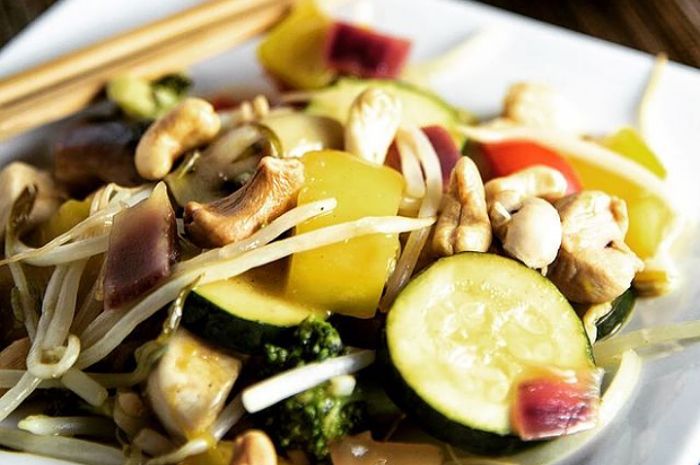 <p>Ket foto: resep masakan ayam dan mangga tumis (foto/Instagram/@paleoleap) </p>
