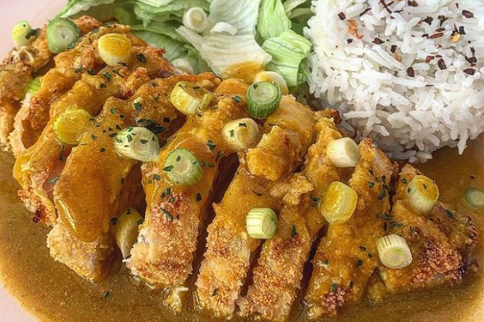 <p>Ket foto: resep masakan sehat ayam katsu kari (foto/Instagram/@emmaswblog)</p>
