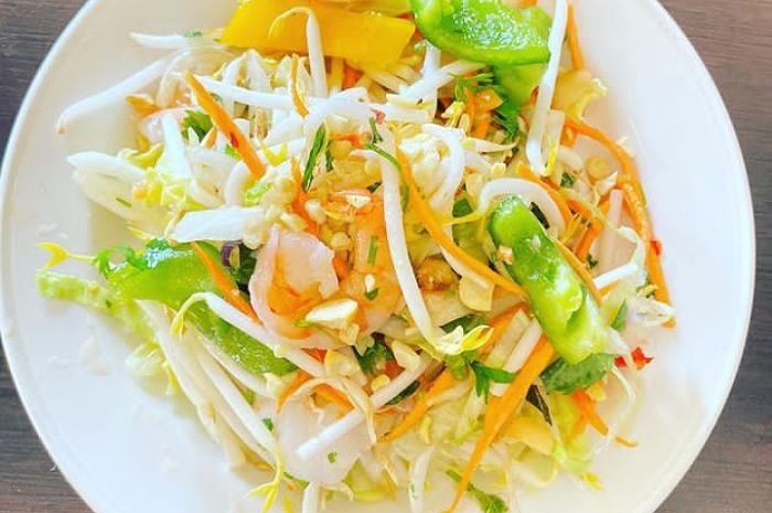 <p>Ket foto: resep membuat salad seafood ala Vietnam (foto/Instagram/@_fillyourhunger)</p>
