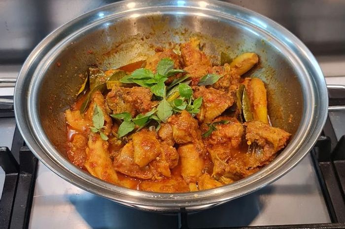 <p>Ket foto: resep membuat masakan ayam rica-rica (foto/Instagram/@julislie)</p>
