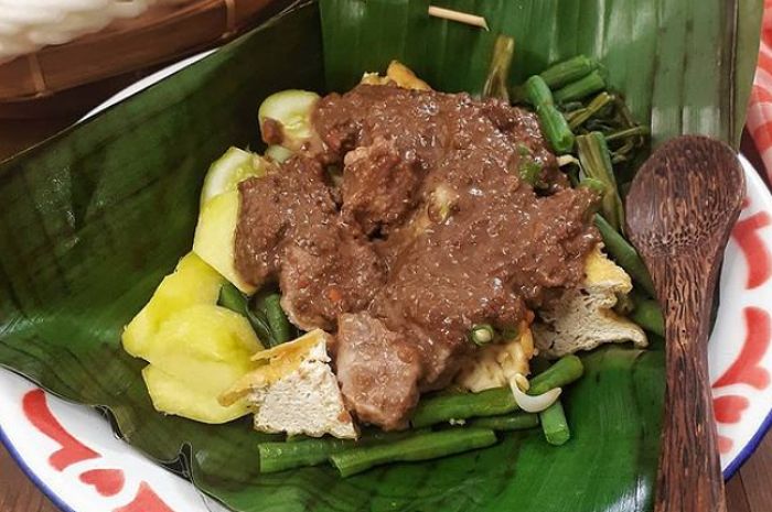 <p>Ket foto: resep membuat rujak cingur (foto/instagram/@niladriana) </p>