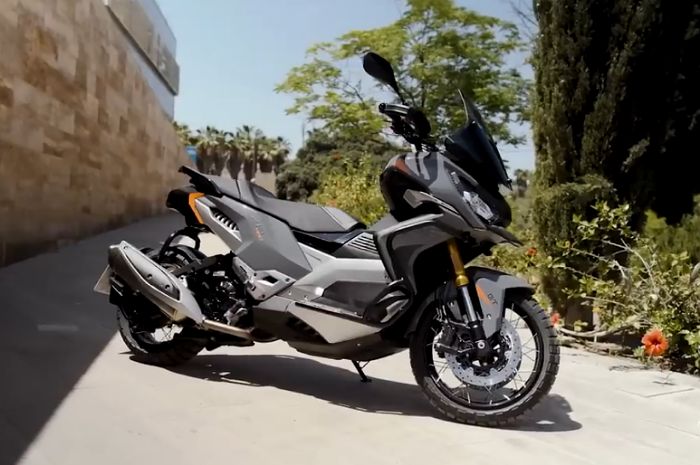 <p>Ket foto: spesifikasi dan harga motor Fuzzo XP400 (foto/YouTube/MotoDeal)</p>
