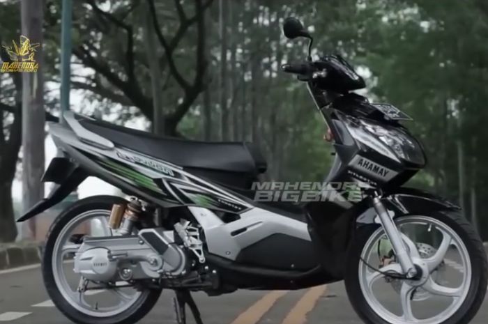 <p>Ket foto: spesifikasi motor Yamaha Nouvo 2023 (foto/YouTube/Mahendra Bigbike)</p>
