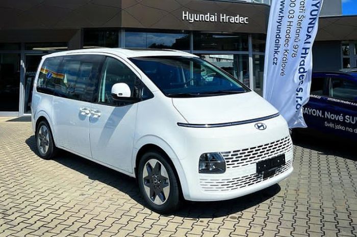 <p>Ket foto: modifikasi mobil Hyundai Staria Business (foto/instagram/@hyundai_hradec)</p>

