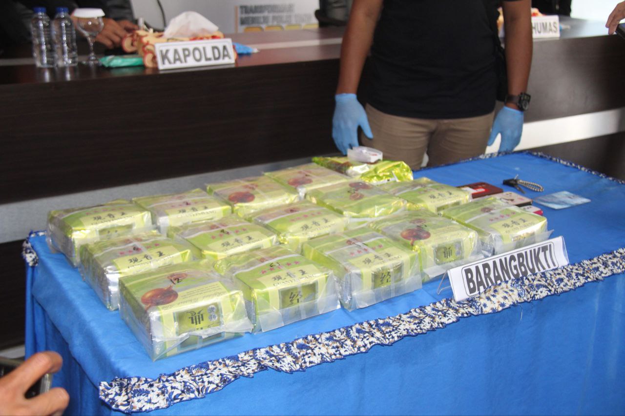 <p>Ket Foto: Ditresnarkoba Polda Selawesi Tengah berhasil menyita narkotika berjenis sabu kelas 1 seberat 15 Kg dari Tawau Malaysia (Foto/Humas Polda Sulteng)</p>
