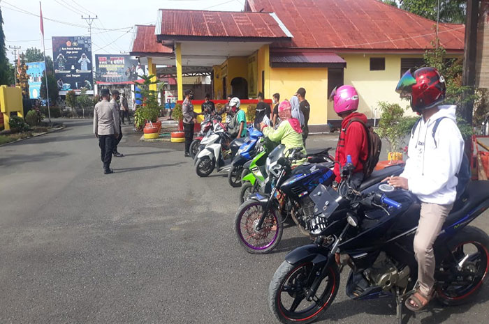 <p>Foto: Polisi Amankan Pemotor Gunakan Knalpot Racing di Toili, Banggai, Sulteng. Sabtu 20 Februari 2021.</p>
