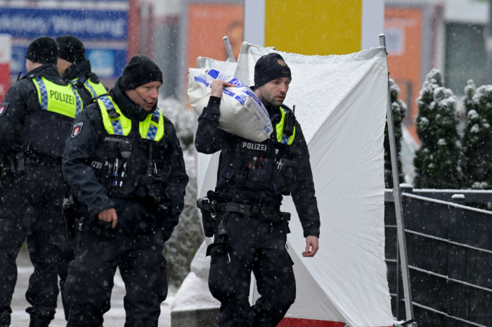 <p>Keterangan Foto : Polisi di Jerman sedang menyelidiki penembakan yang terjadi di Yehuwa, (Foto:/Twitter/@Nancyfaeser)</p>
