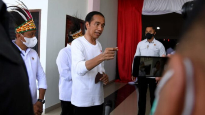<p>Jokowi Beri Perintah TNI Bantu Proses Mutilasi di Mimika</p>

