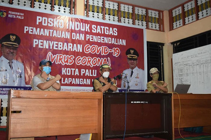 <p>Press conference Wali Kota Palu Negatif Covid-19</p>
