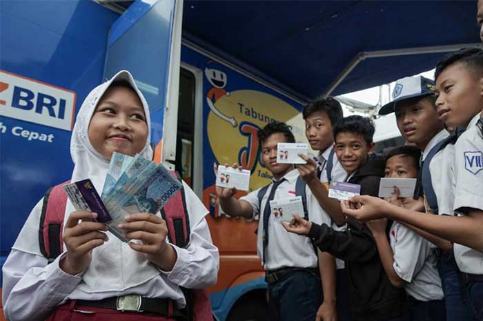 <p>Foto: Penerima manfaat Program-Indonesia-Pintar.</p>
