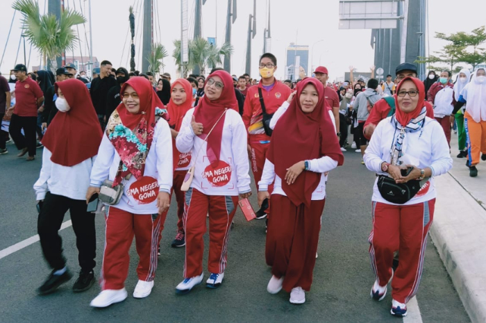 <p>Ket Foto: Sejumlah warga ikuti gerak jalan Sulsel Anti Mager (Foto/Facebook SMAN 1 Gowa-Salis)</p>
