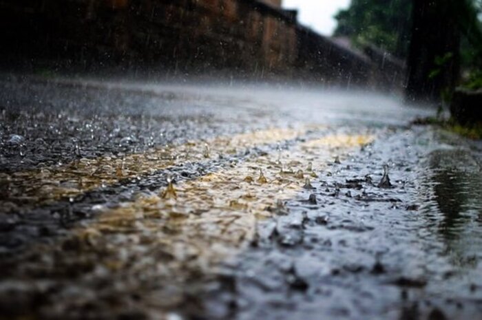 <p>Ket Foto: Ilustrasi foto hujan turun ditengah jalan (Foto/Pixabay/Hujan)	</p>
