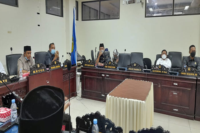 <p>Foto: Rapat Banggar DPRD Parimo.</p>
