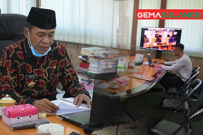 <p>Rapat DPRD dan Wali Kota Palu via video conference di ruang kerja Wali Kota Palu, Kamis 23 April 2020.</p>
