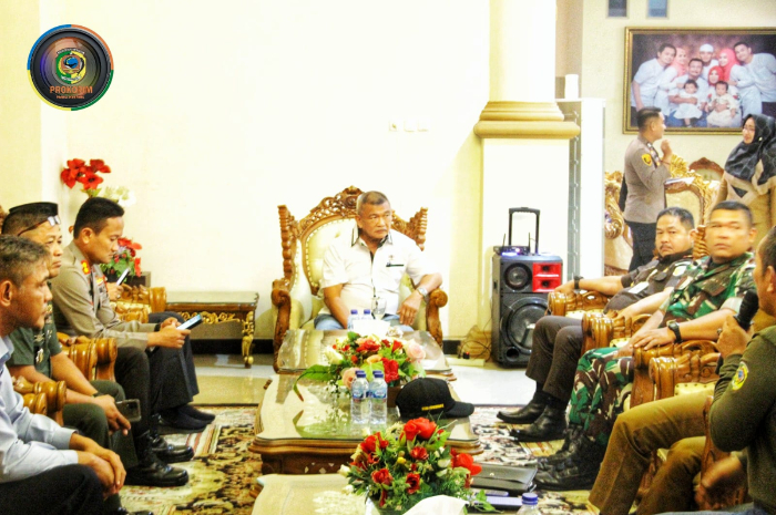 <p>Ket Foto: Rapat Kordinasi bahas masalah anak berhadapan hukum, Selasa 31 Januari 2023 (Foto/Prokopim Kabupaten Parimo)</p>
