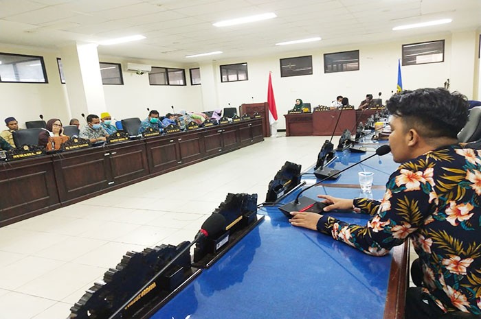 <p>Rapat Pansus Covid-19 DPRD Parimo Sulteng, di kantor DPRD Parimo, Kamis, 4 Juni 2020 (Foto: GemasulawesiFoto)</p>