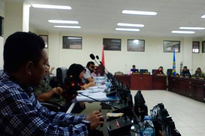 <p>DPRD: Timbang Lagi Usulan Tarif Retribusi Layanan Kesehatan Parimo. Rapat Pansus Ranperda di gedung DPRD Parimo, Kamis 23 Juli 2020.</p>

