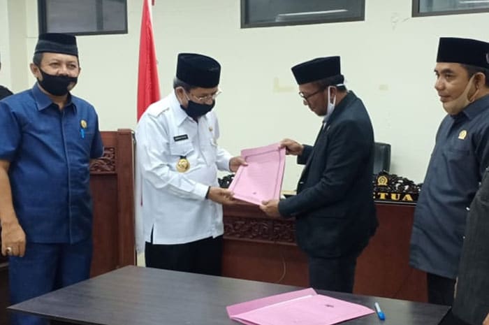 <p>DPRD Sahkan Perda RTRW Parigi Moutong. Rapat Paripurna DPRD Parimo di gedung DPRD, Rabu 22 Juli 2020.</p>
