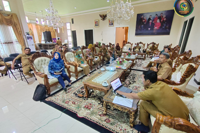 <p>Ket Foto: Rapat persiapan Festival Durian di Kabupaten Parigi Moutong, di Rumah Jabatan (Rujab) Bupati (Foto/Prokopim Kabupaten Parimo)</p>
