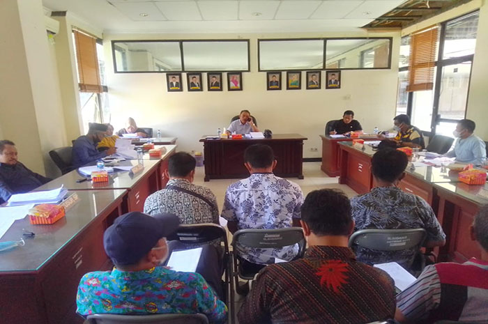 <p>Foto: RDP DPRD Parimo terkait KTR atau Kawasan Tambang Rakyat.</p>
