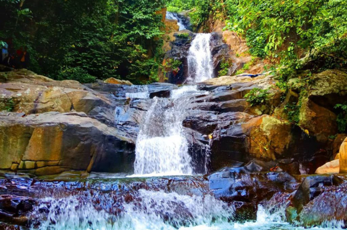 <p>Ket foto: Berburu foto di wisata Curug Cilalay Karawang, bikin pikiran jadi rileks (Foto/Instagram/yunimira)</p>