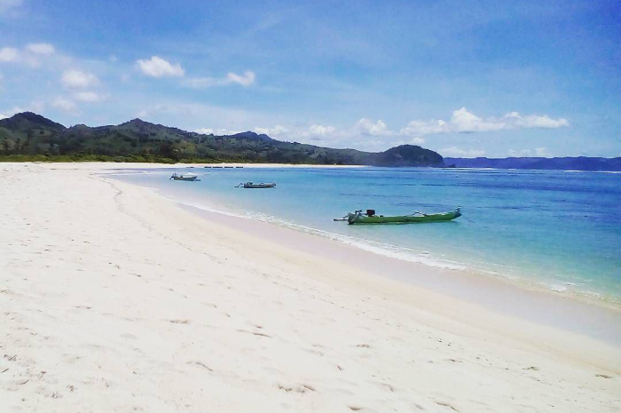 <p>Ket foto: Keindahan panorama wisata Pantai Pengantap di Lombok Barat (Foto/Instagram/taupiqurohman_alqurtubhi)</p>
