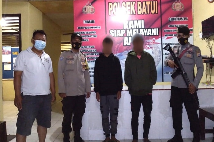 <p>Foto: Polsek Batui Tangkap Polisi Tangkap Dua Remaja Pelaku Aniaya dan Perusakan di Banggai, Sulteng. Selasa 16 Februari 2021.</p>
