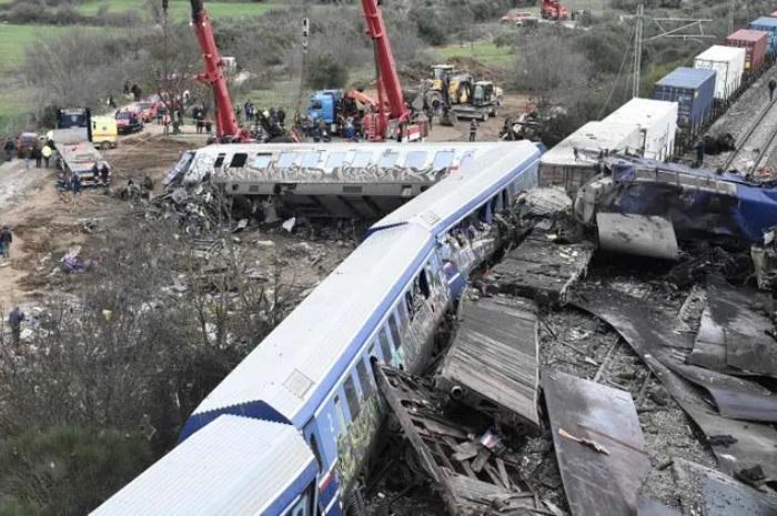 <p>Keterangan Foto : rencana penghentian pencarian korban kecelakaan kereta di Yunani, (Foto:/Twitter/anadoulu)</p>
