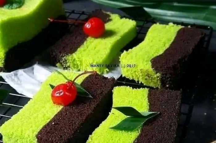 <p>resep Brownies Kukus Coklat Pandan yang mudah untuk dibuat, (Foto/Instagram/@mantyravika)</p>
