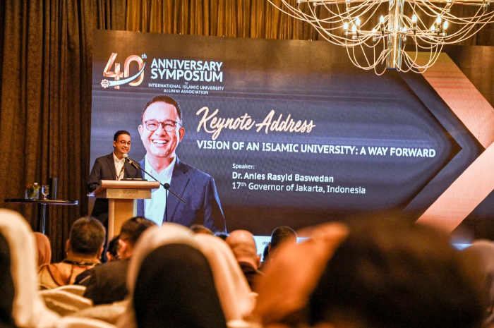 <p>Ket. Foto : Anies Baswedan Sungkeman Terlebih Dahulu Sebelum Memulai Kampanye<br />
(Foto/X/@aniesbaswedan)</p>
