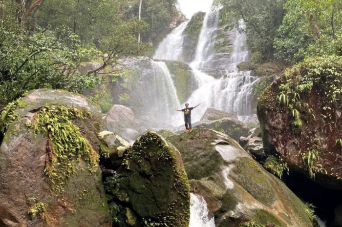 <p>Ket foto: Wisata Riam Kuweg di Kalimantan Barat bikin mata susah berpaling (Foto/Instagram/mochmaman)</p>

