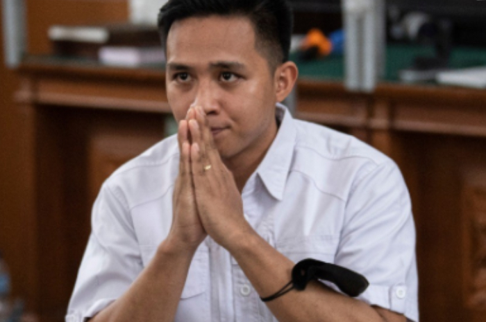 <p>Ket Foto: Richard Eliezel dalam sidang vonis yang mengharuskan dirinya dipenjara 1 tahun 6 bulan (Foto/Instagram/@richardeliezer.fanbase)</p>
