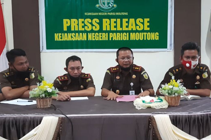 <p>(Foto: Kejari Parigi Moutong Merilis Perkembangan Penanganan Perkara di Aula Kejari Parimo, Rabu 22 September 2020, GemasulawesiFoto/Rafii)</p>
