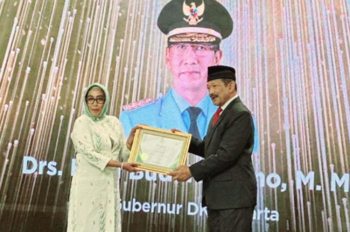 <p>Keterangan Foto : Rohani Mastura mewakili Pemprov Sulteng dalam menerima Baznas Award 2023,(Foto/Biro Administrasi Pimpinan)</p>
