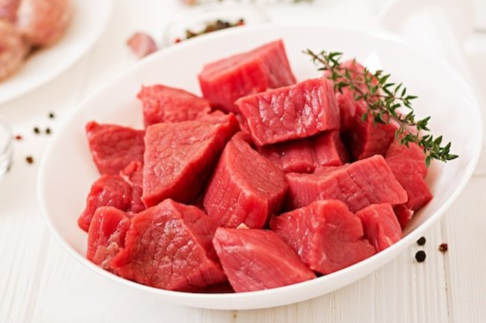 <p>Ket Foto: Salah satu makanan yang harus dihindari penderita asam urat adalah daging merah (Foto/Freepic)</p>
