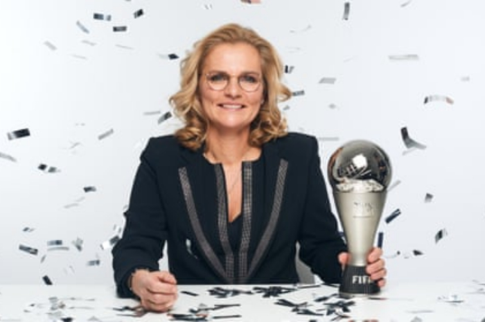 <p>Ket Foto: Sarina Wiegman pelatih wanita terbaik, (Foto/Twitter/sarinawiegman)</p>
