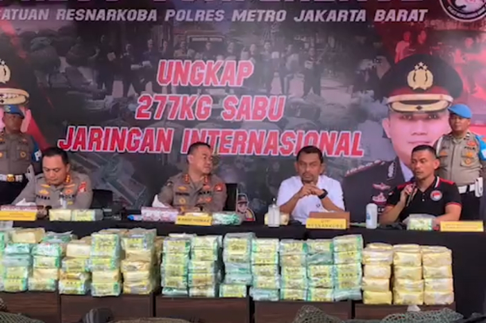<p>Ket Foto: Kapolres Jakarta Barat menjelaskan kronologi penangkapan pengedar narkoba 277 Kg (Foto/Instagram/@poldametrojaya)</p>
